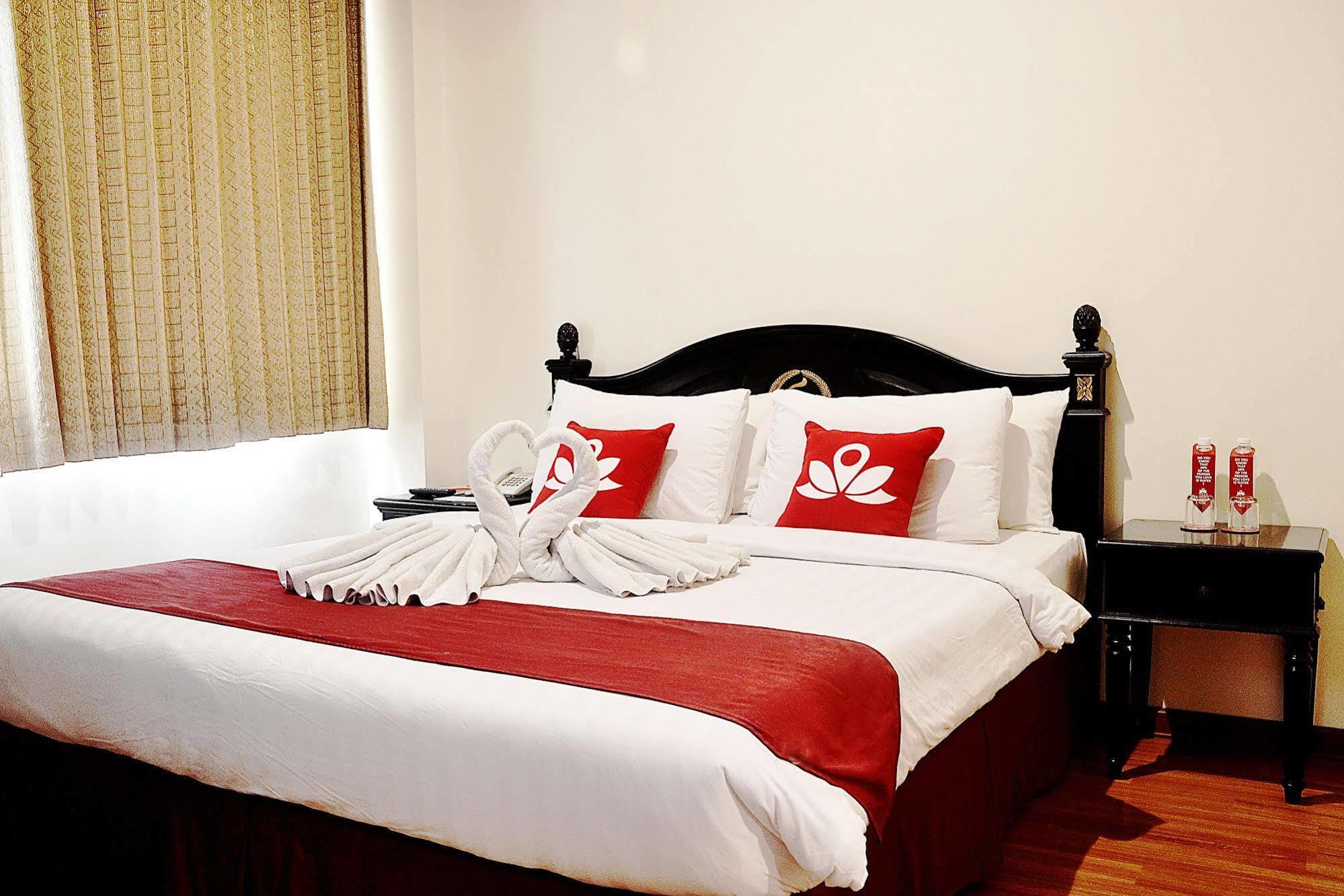 Zen Rooms Sultan Iskandar Muda Surabaya Eksteriør billede