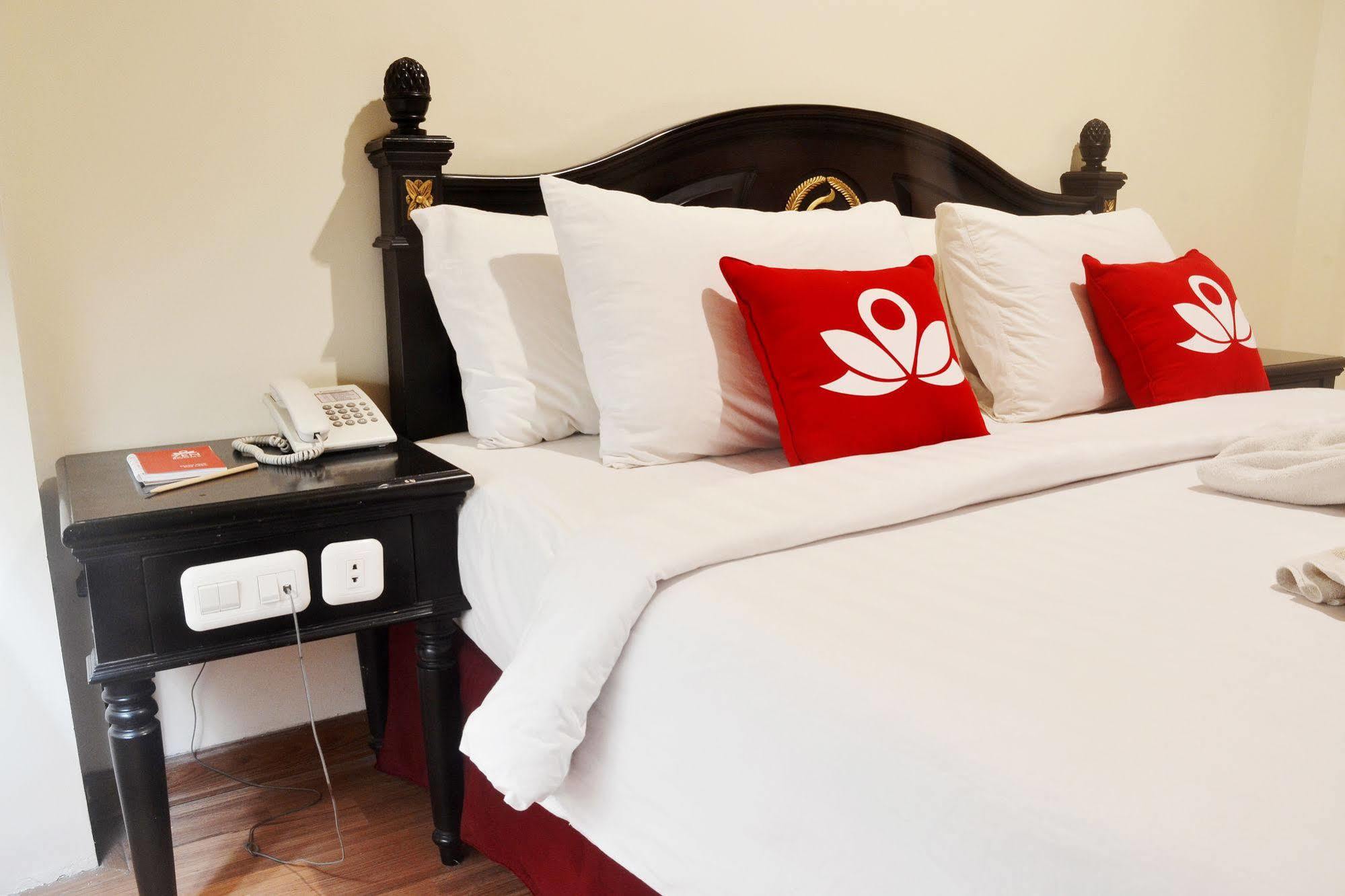 Zen Rooms Sultan Iskandar Muda Surabaya Eksteriør billede