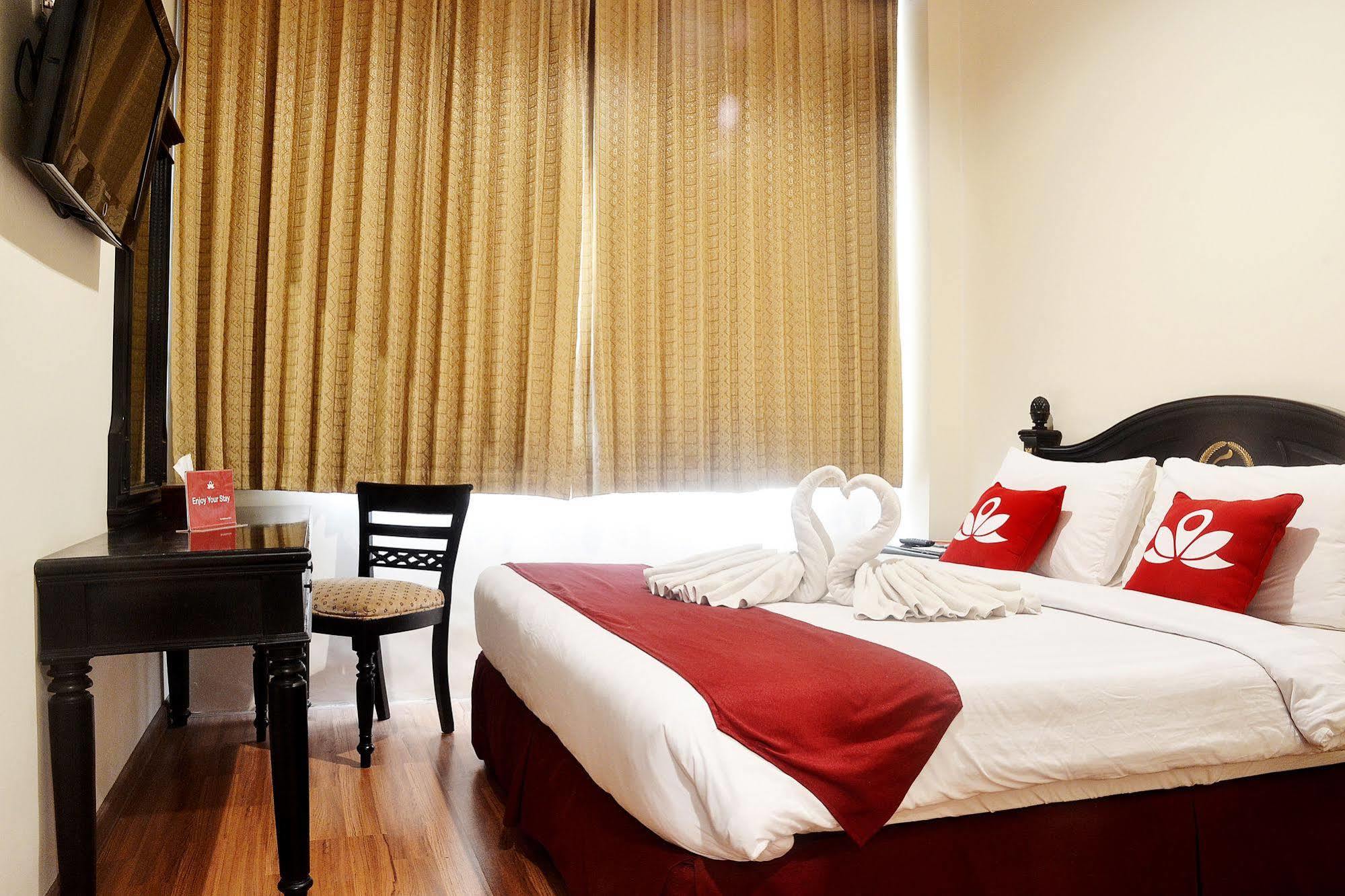 Zen Rooms Sultan Iskandar Muda Surabaya Eksteriør billede