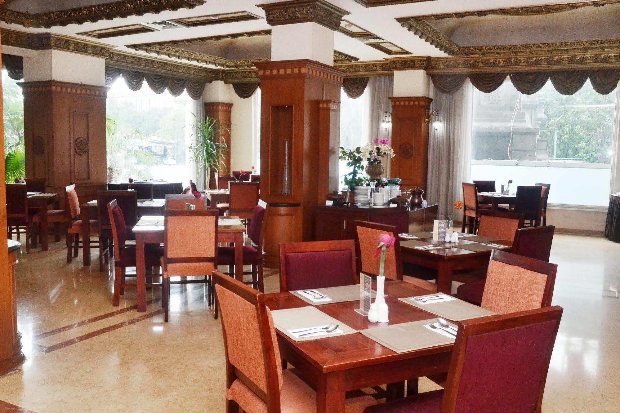Zen Rooms Sultan Iskandar Muda Surabaya Eksteriør billede