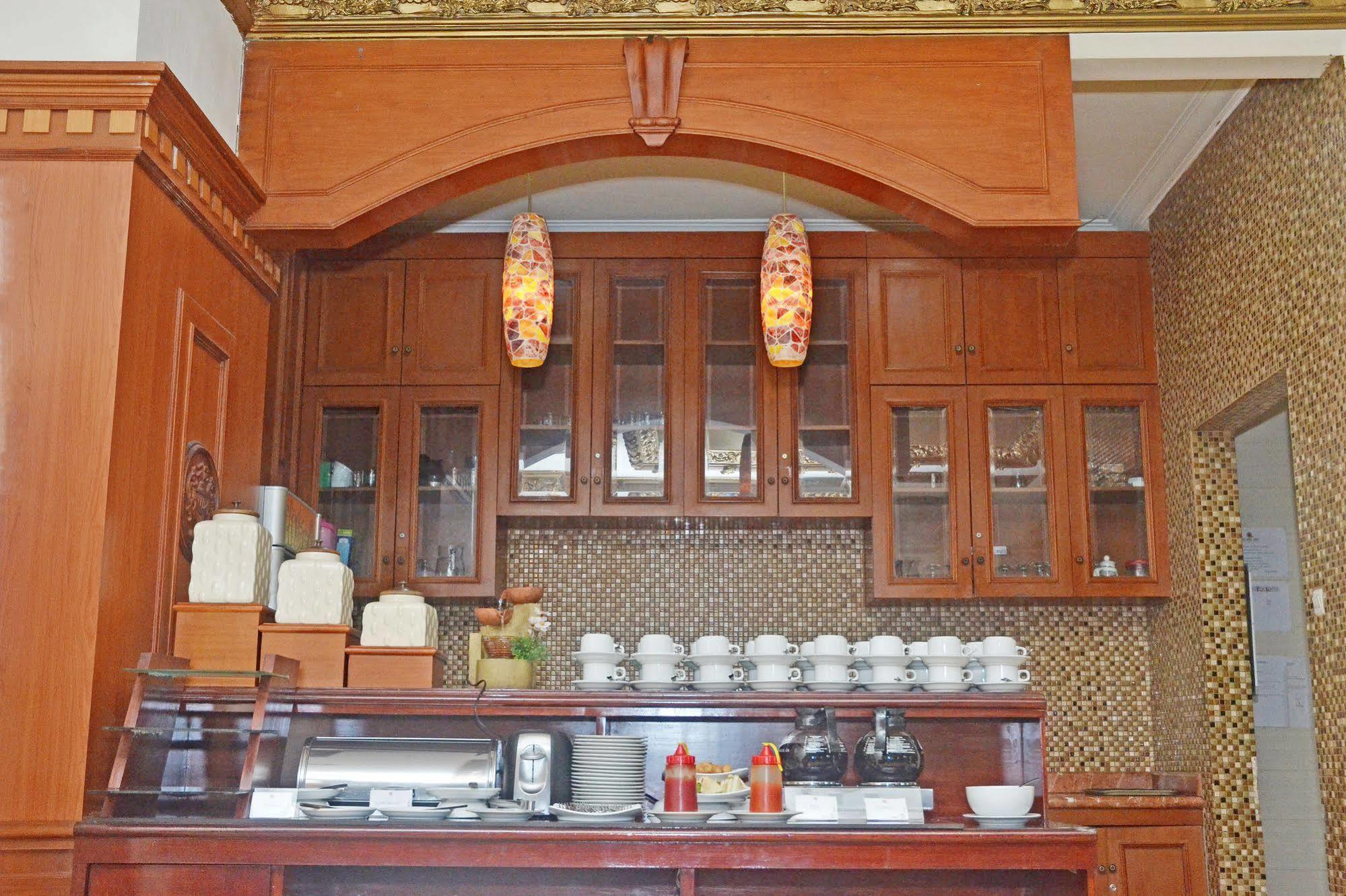 Zen Rooms Sultan Iskandar Muda Surabaya Eksteriør billede